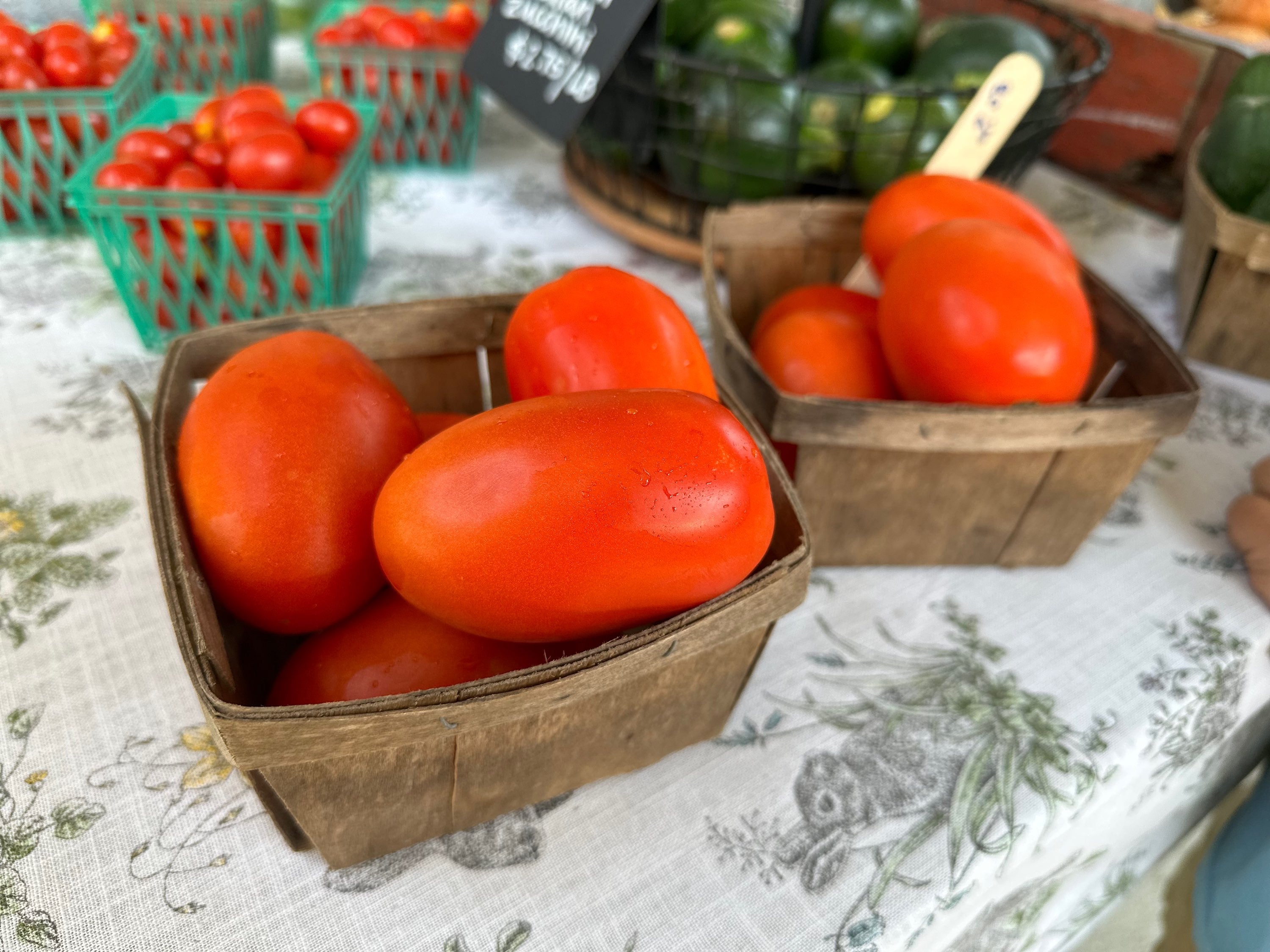 Roma Tomatoes per pound image 1